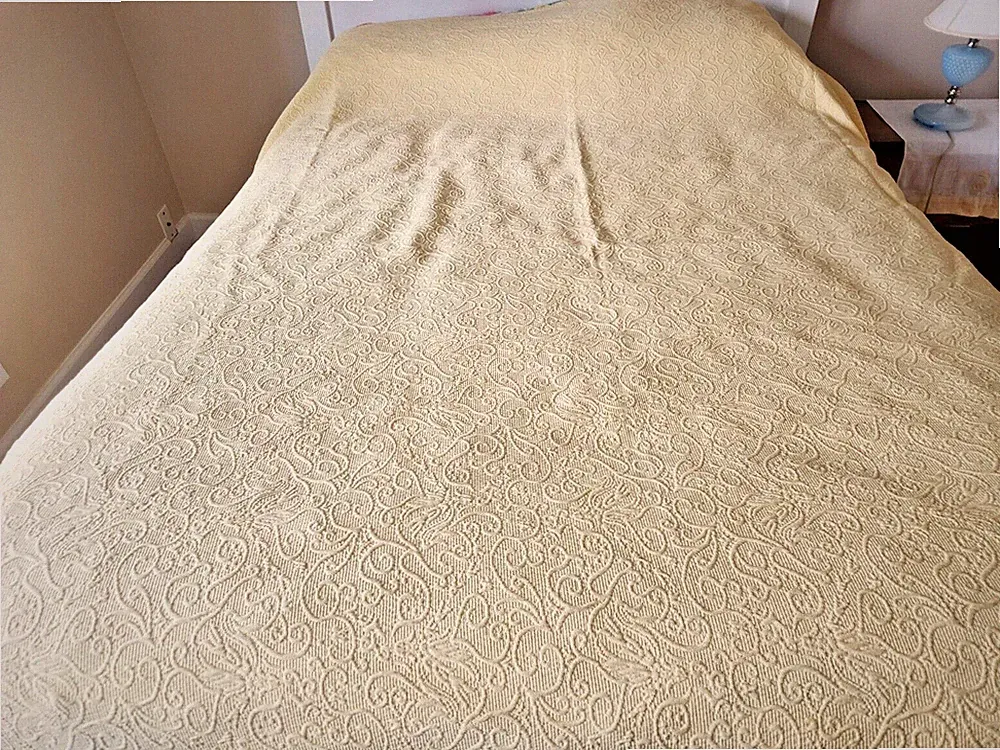 Eddie Bauer Home Bedding Coverlet Bed Spread Yellow Cotton Blend 88 in x 82 in
