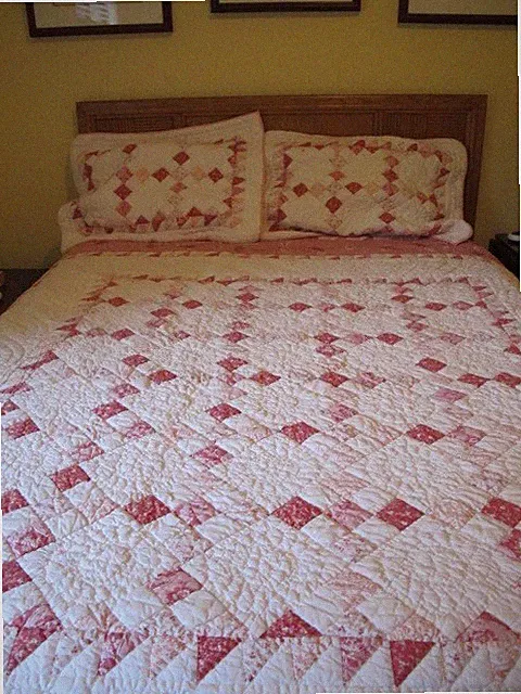 EDDIE BAUER HOME STORE FULL/QUEEN PATCHWORK QUILT AND SHAMS