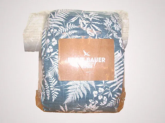 New in Package Eddie Bauer Home Fern Garden Comforter Set Twin Blue/White