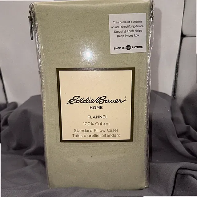 Set Of 2 NEW Eddie Bauer Flannel STD PillowCases Green 20X32”